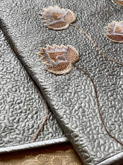 THE BOUQUET BED RUNNER