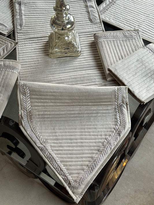 The Élan Table Linen Set