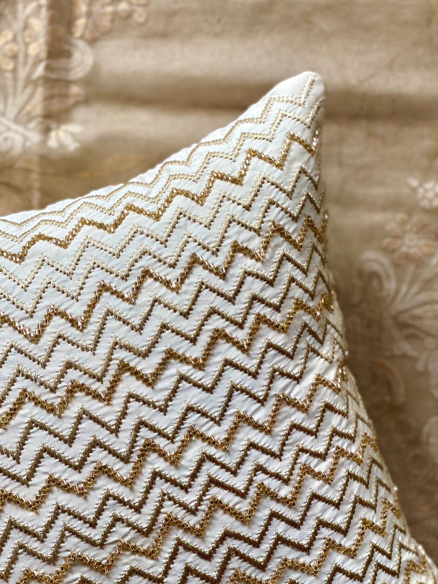 THE SERPENTI CUSHION COVER