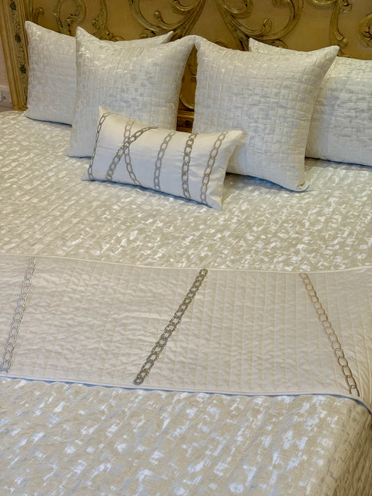 The Pearl Jacquard Bedding Set