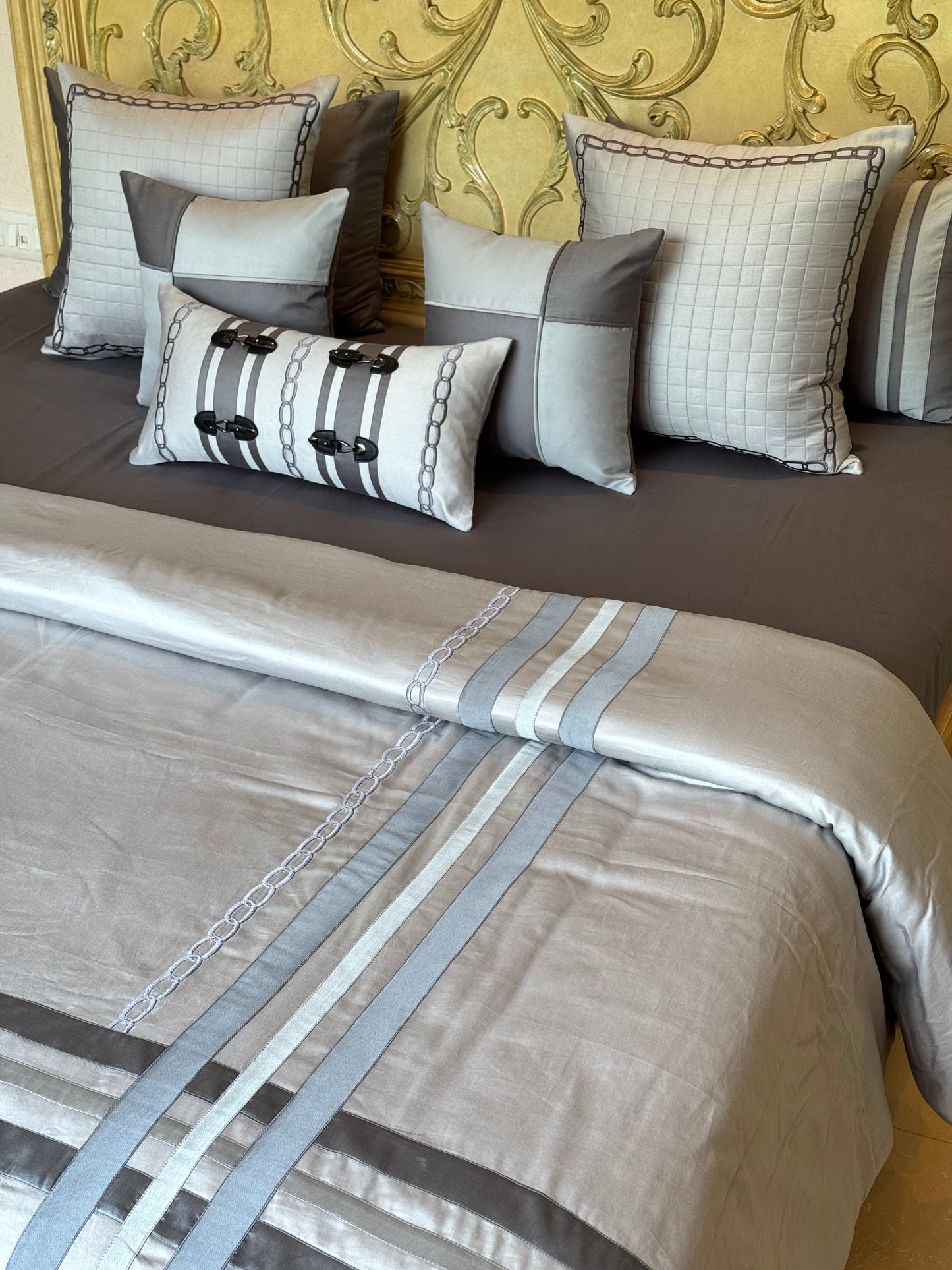 The Grey Ashford Quilt Set