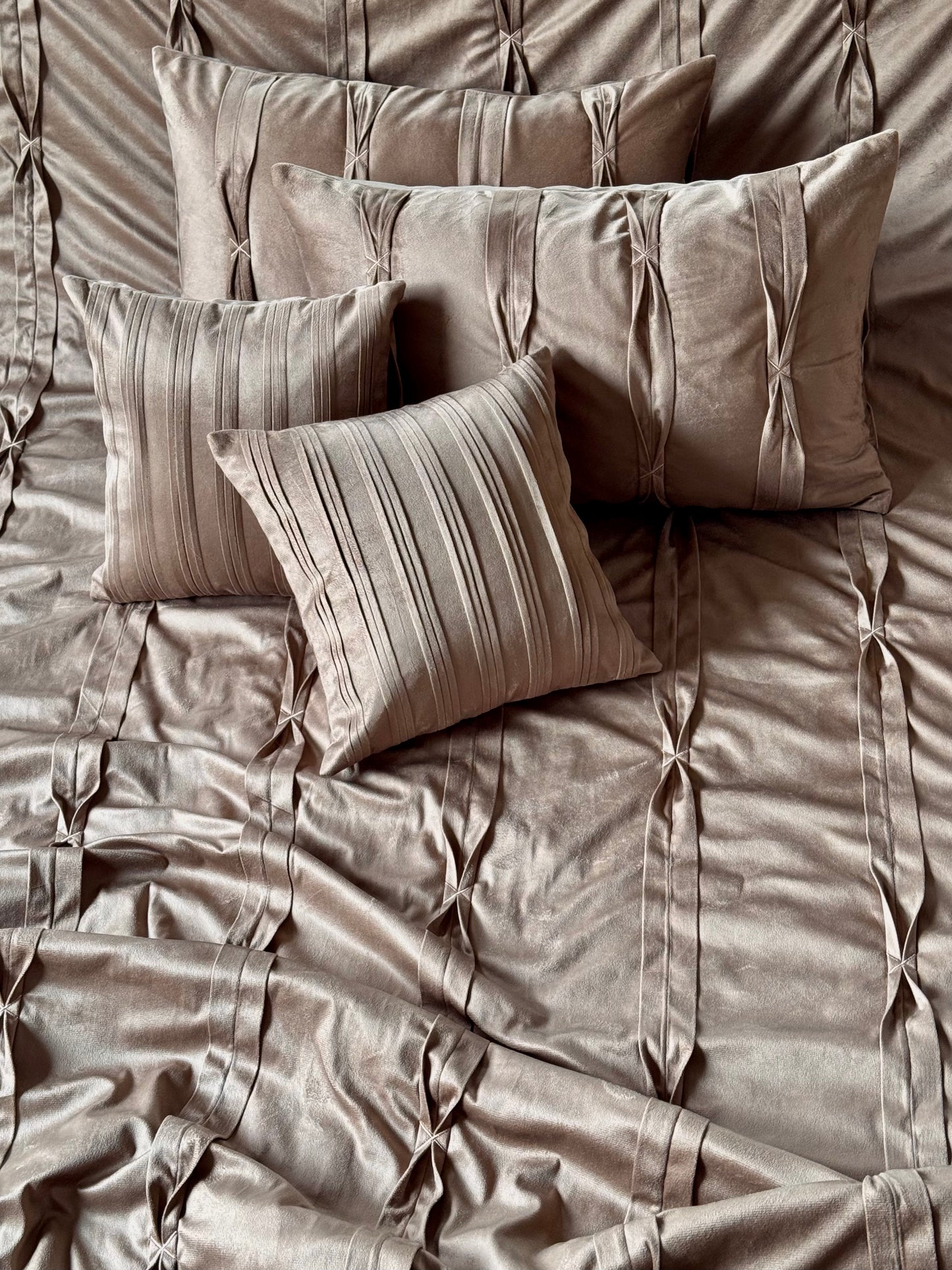 The Desert Brown Tuck Bedding Set