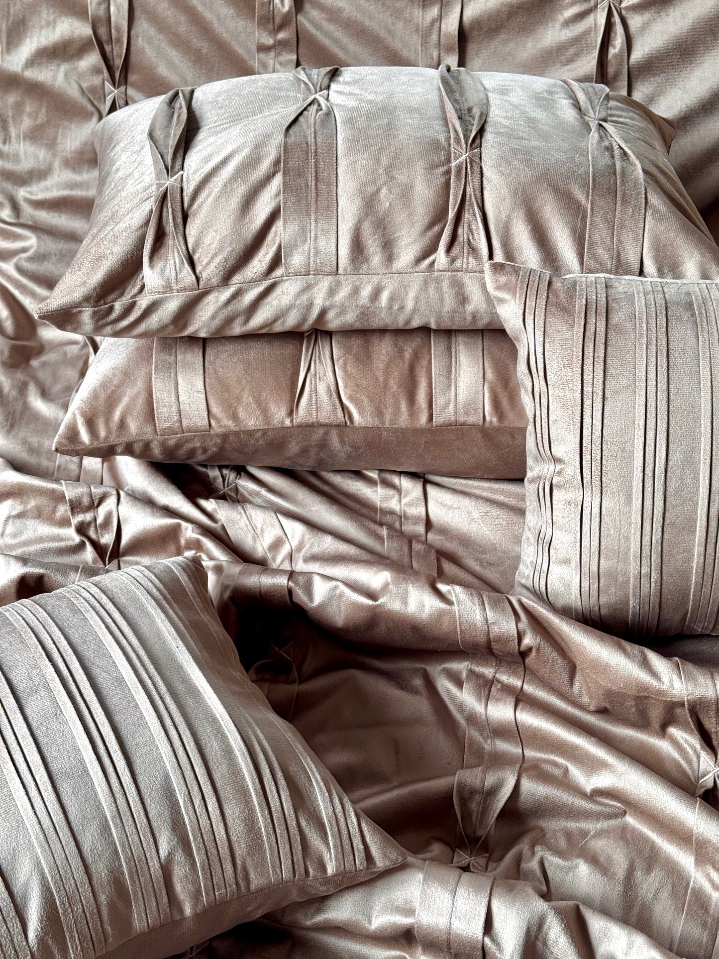 The Desert Brown Tuck Bedding Set