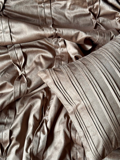 The Desert Brown Tuck Bedding Set