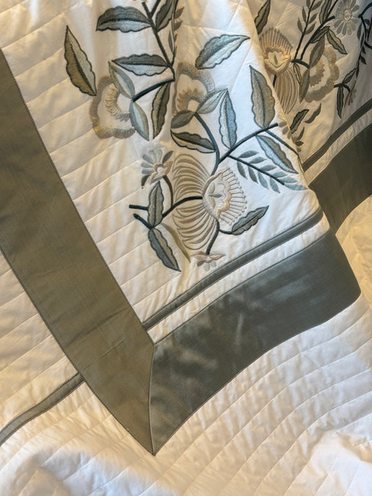 The Cotton Virella Bedding Set