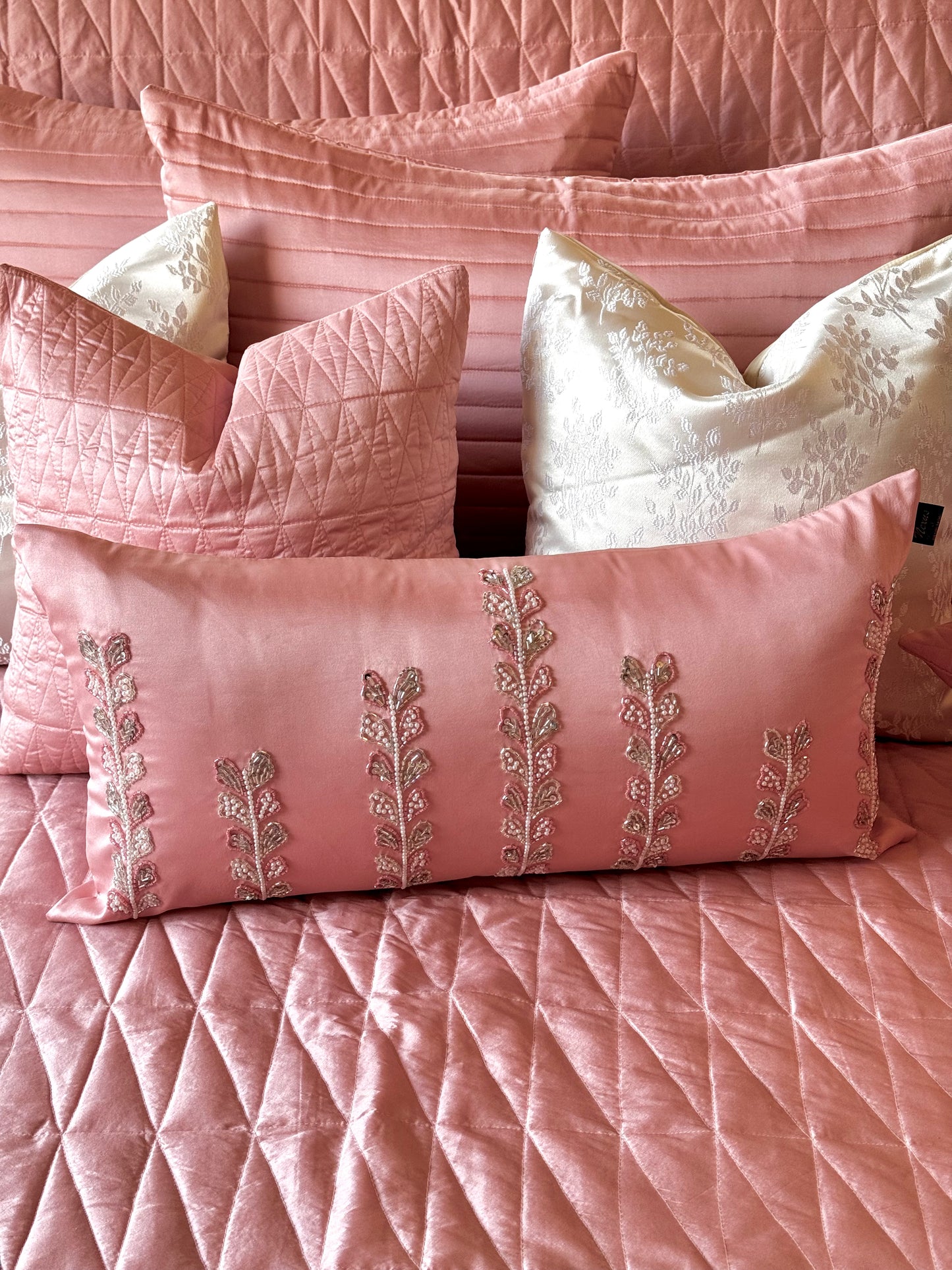 THE BLUSH CLOUD BEDDING SET