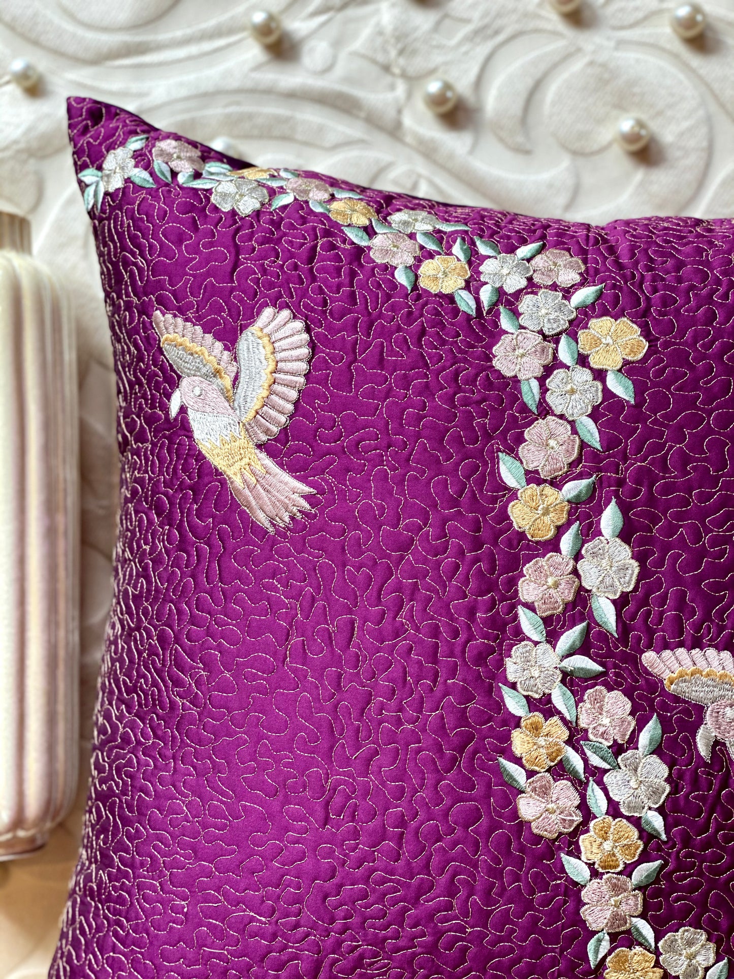 THE WINE HUMMINGBIRD CUSHION COVER