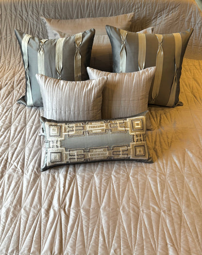 The Grey Thistle Bedding Set