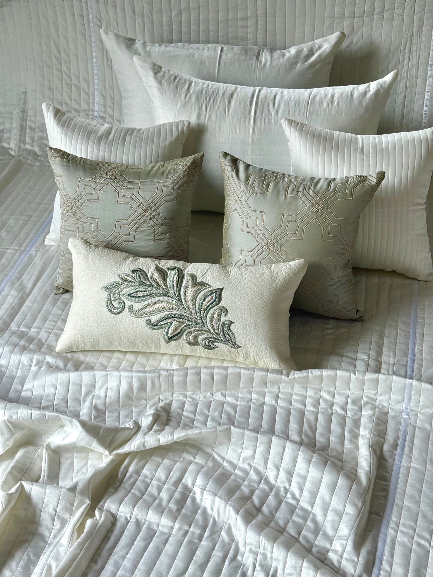 The White & Green Cotton Bedding Set