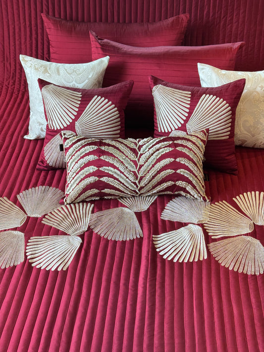 The Maroon Knot Bedding Set