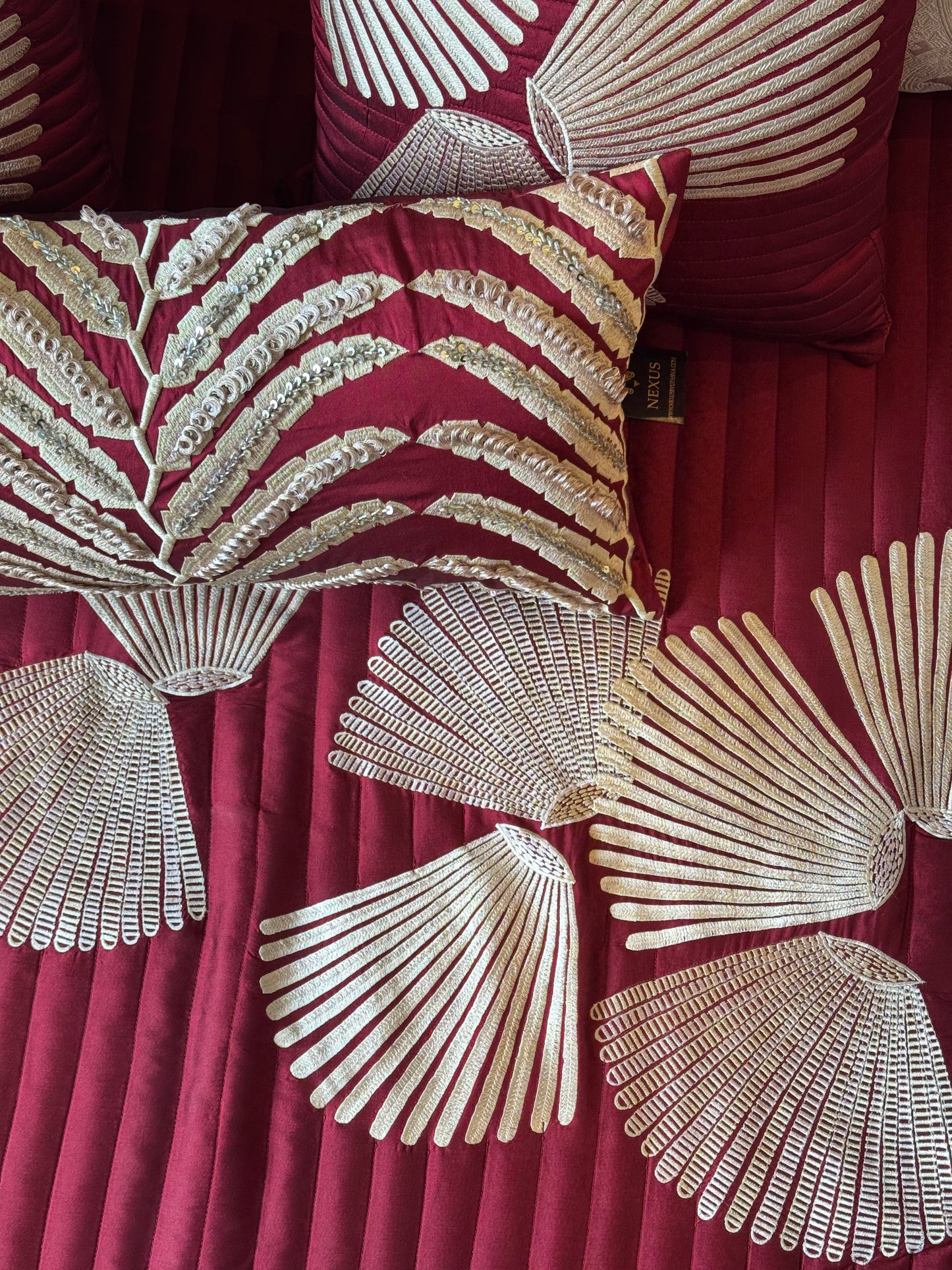 The Maroon Knot Bedding Set