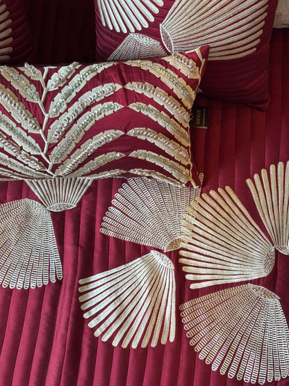 The Maroon Knot Bedding Set