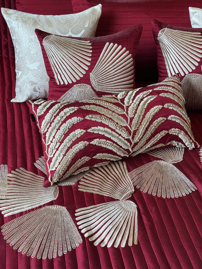 The Maroon Knot Bedding Set