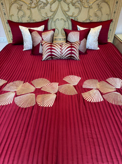 The Maroon Knot Bedding Set