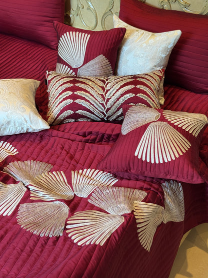 The Maroon Knot Bedding Set