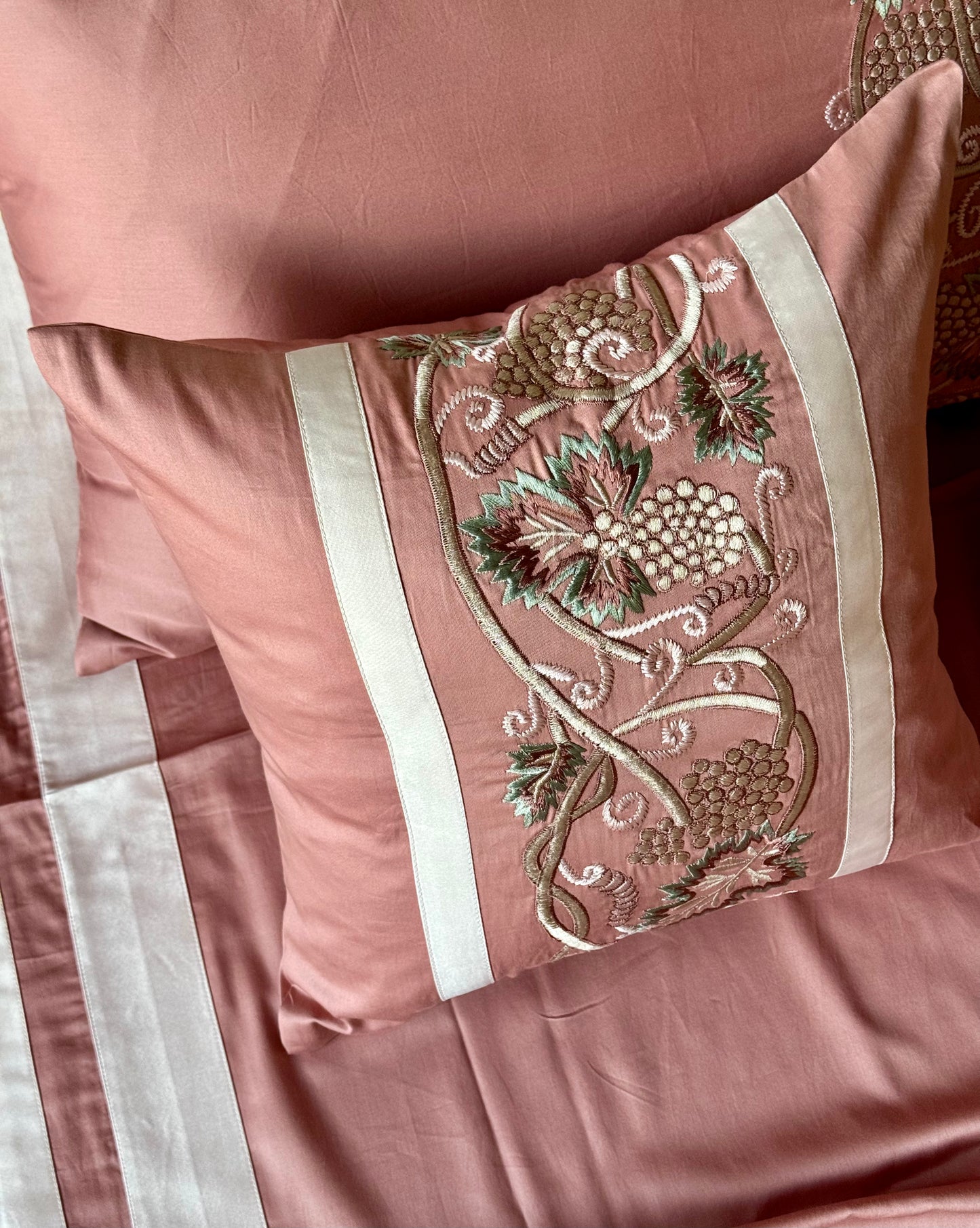 The Dusty Rose Vineyard Bedsheet