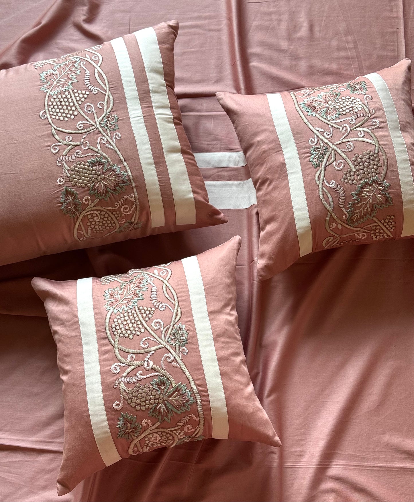The Dusty Rose Vineyard Bedsheet