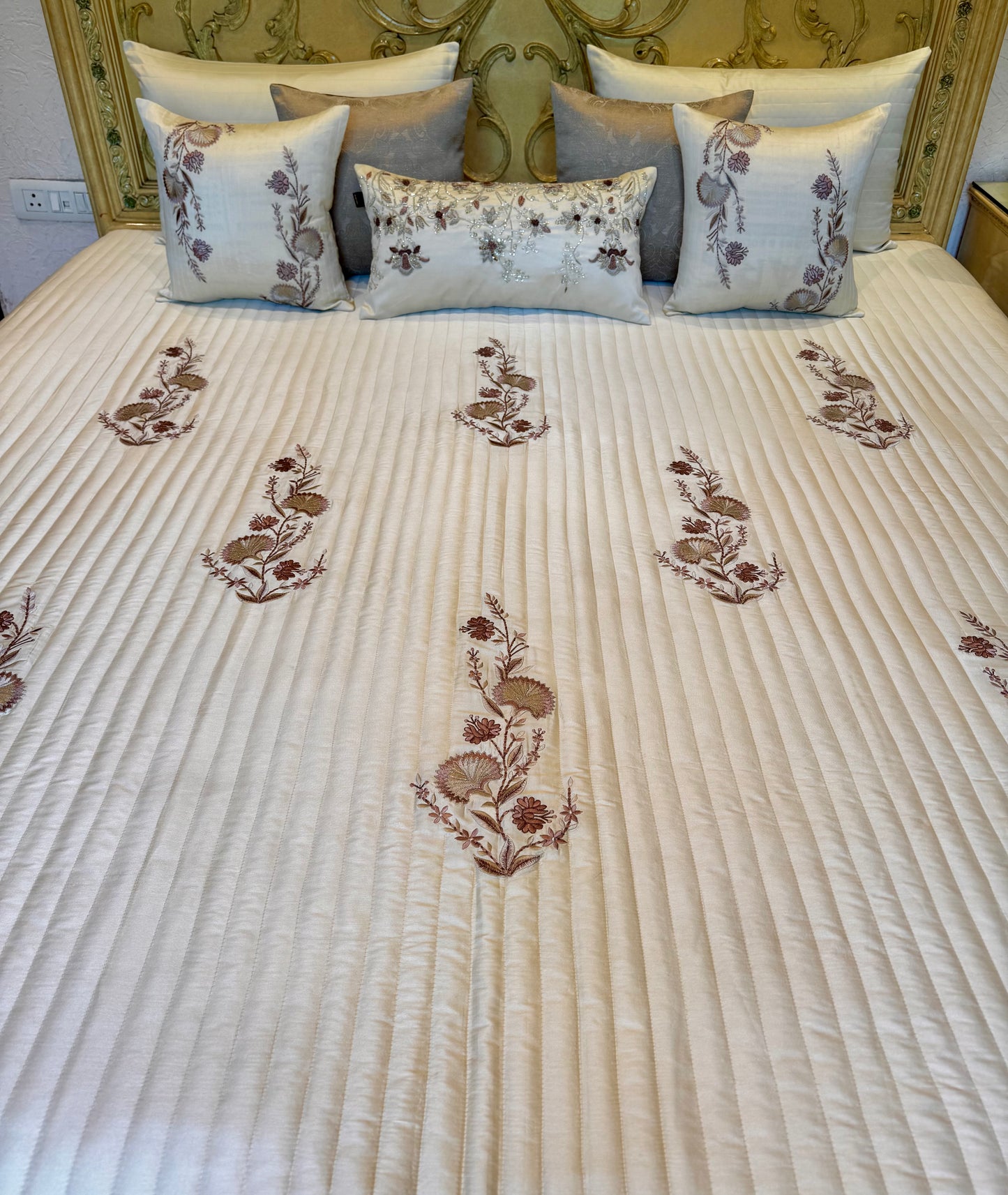 The Cream Bloomé Bedding Set