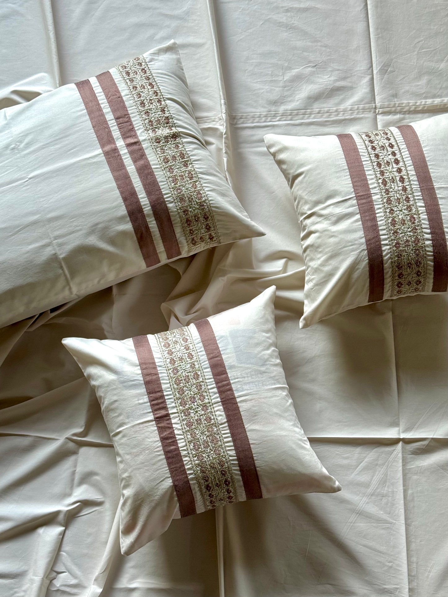 The Ivory Flint Bedsheet Set