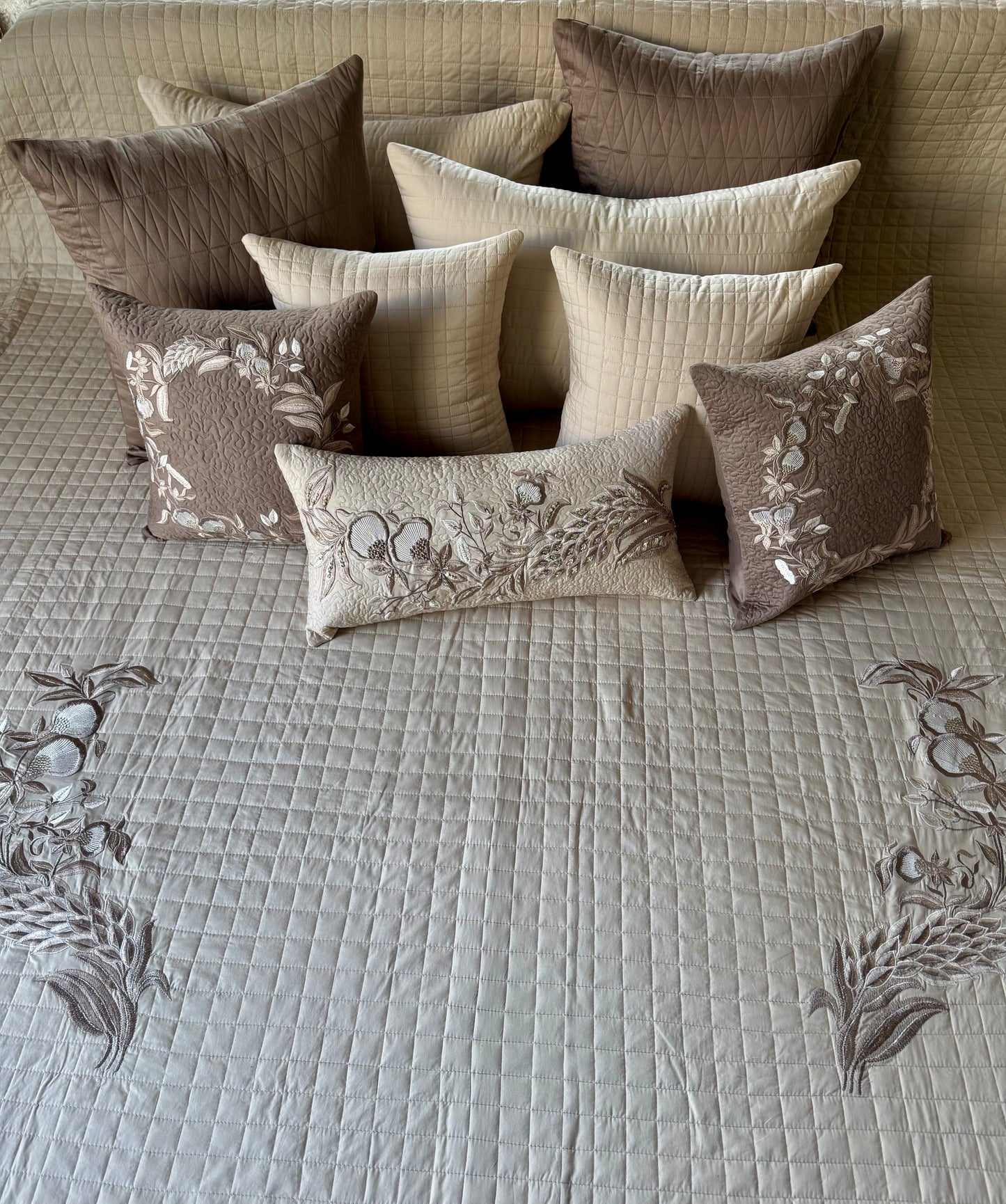 The Soft Beige Vintage Bedding Set