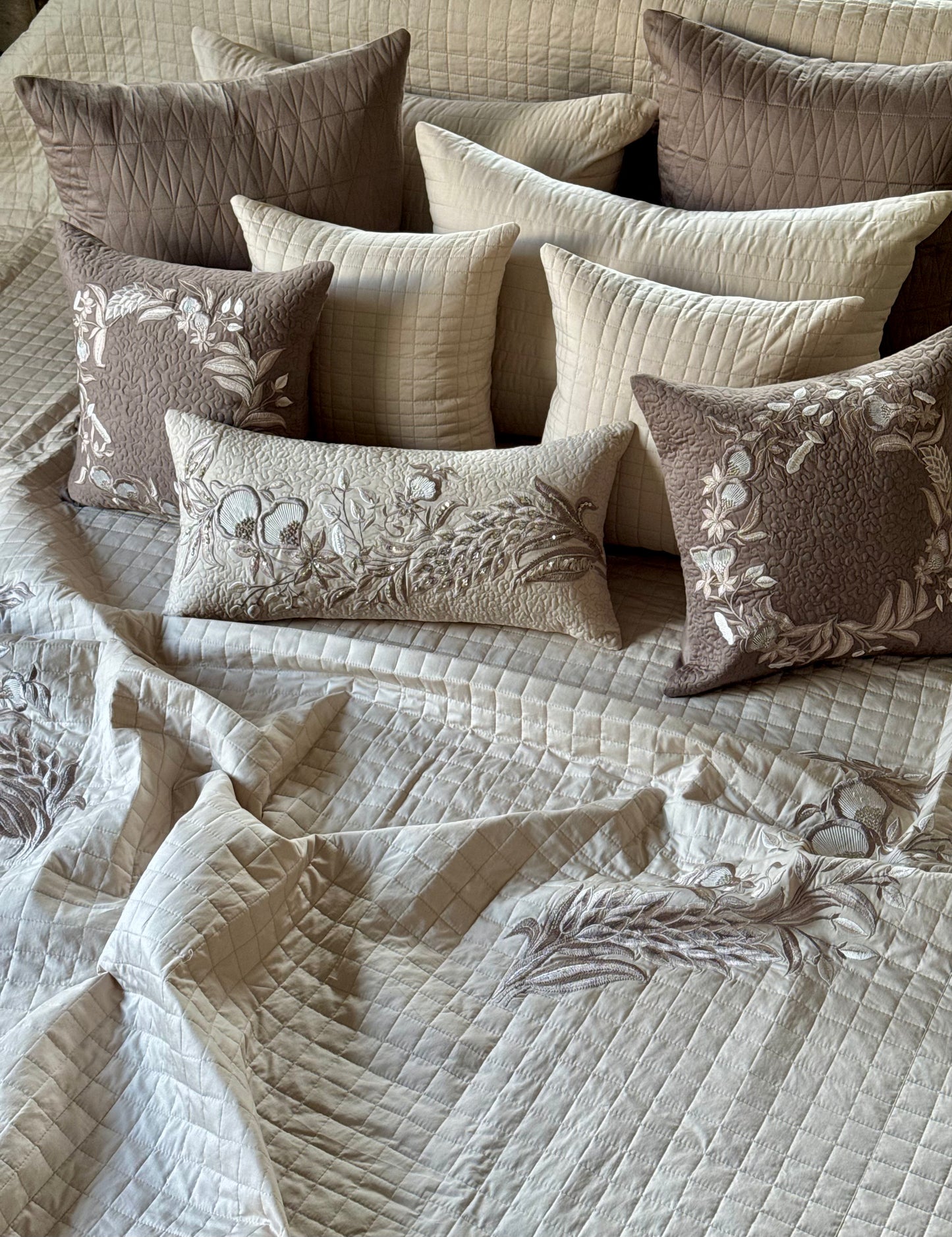 The Soft Beige Vintage Bedding Set