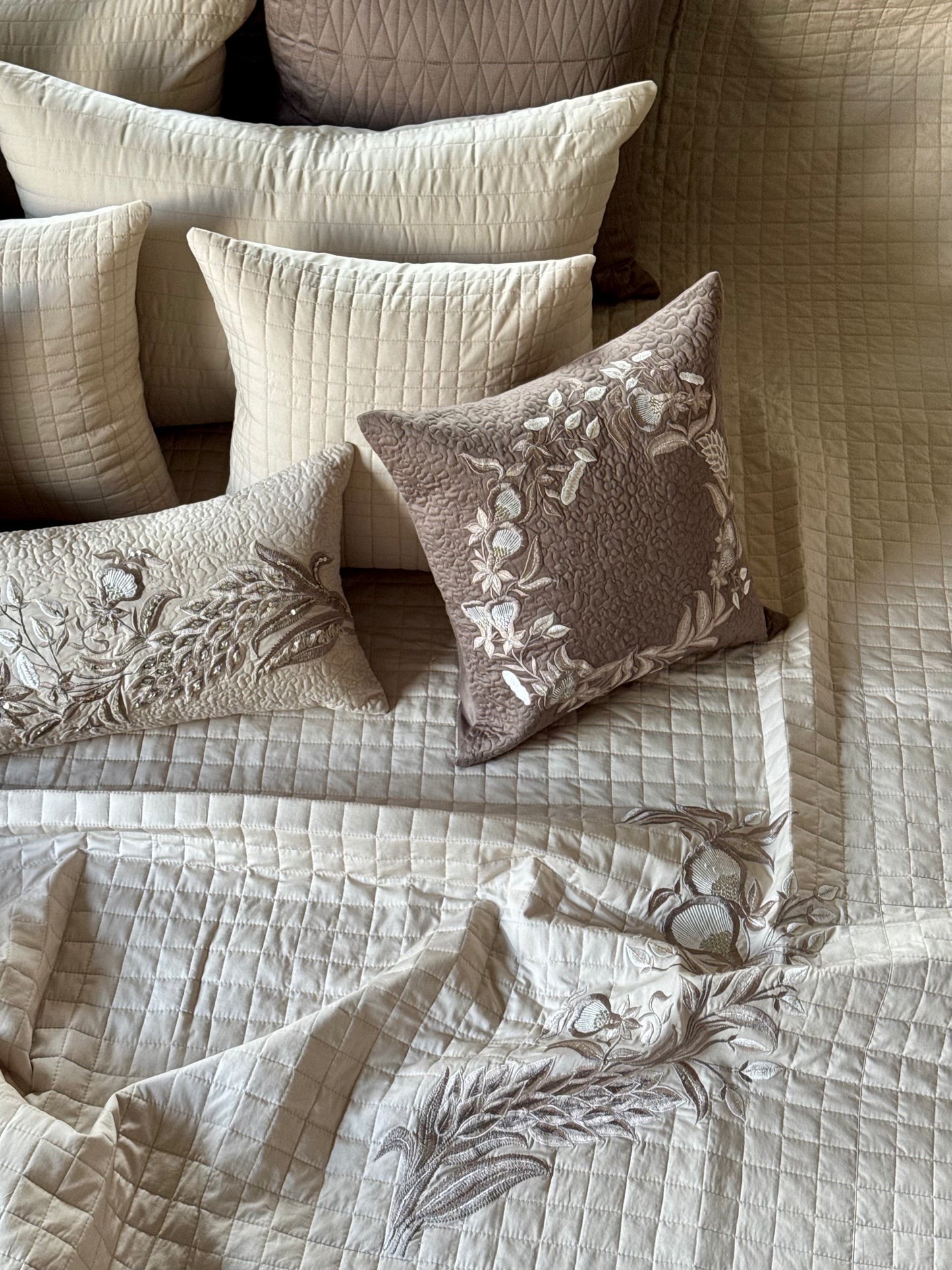 The Soft Beige Vintage Bedding Set
