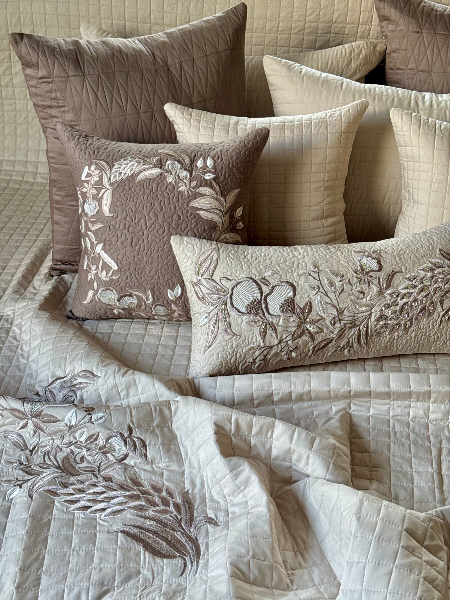 The Soft Beige Vintage Bedding Set