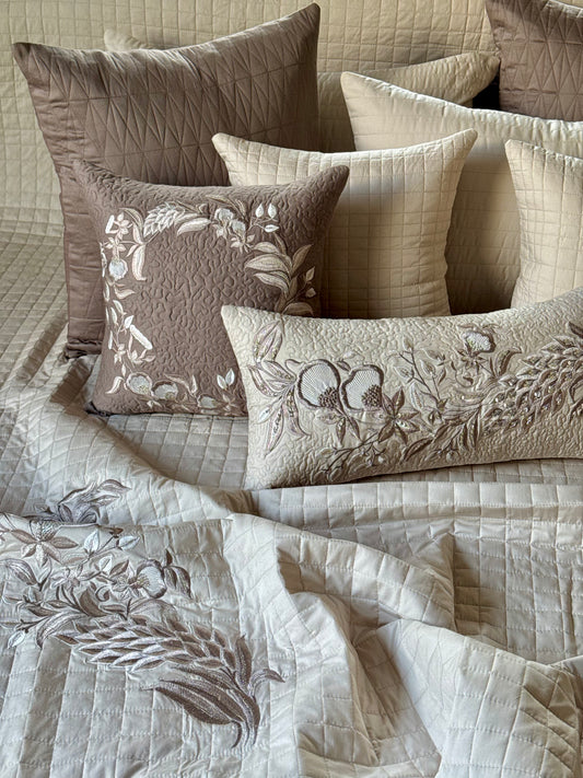 The Soft Beige Vintage Bedding Set
