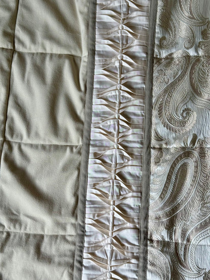 The Champagne Paisley Quilt
