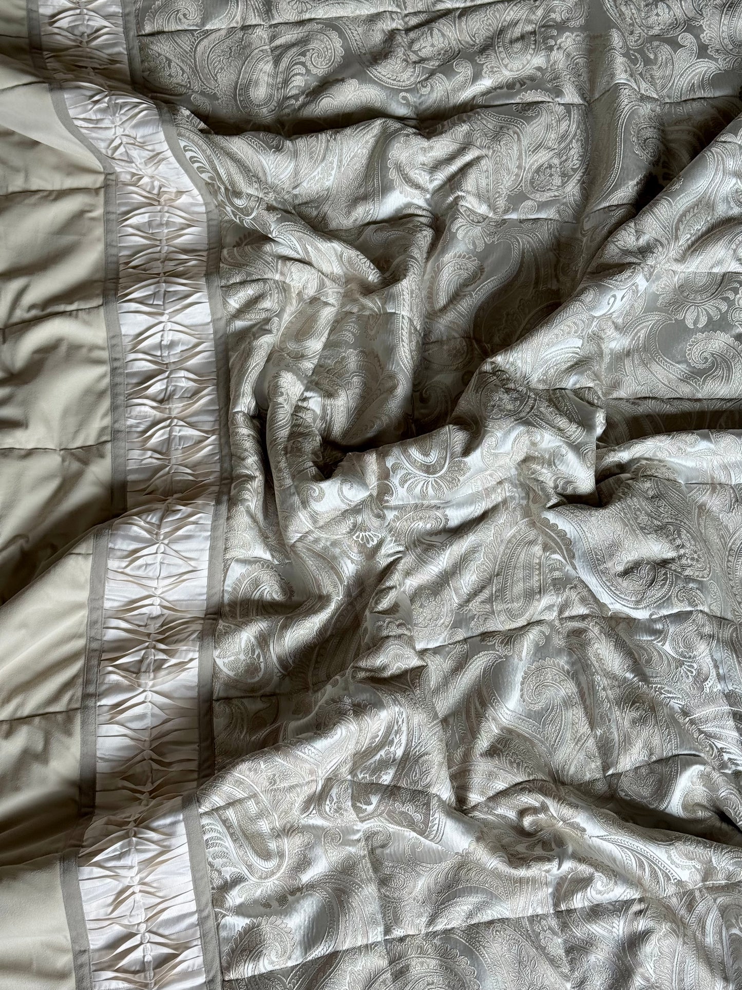 The Champagne Paisley Quilt