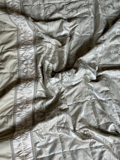 The Champagne Paisley Quilt