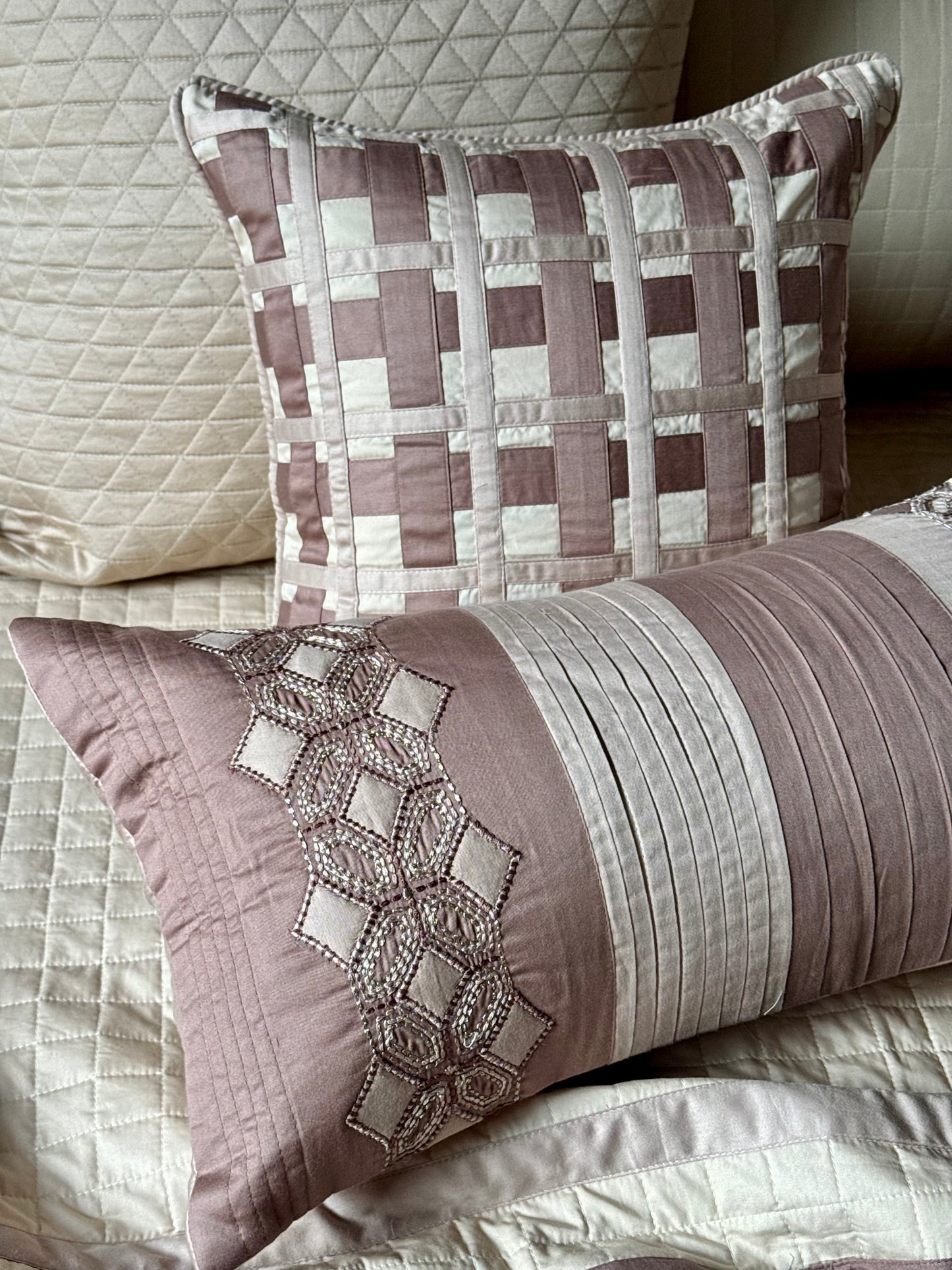 The Taupe Geometry Bedding Set