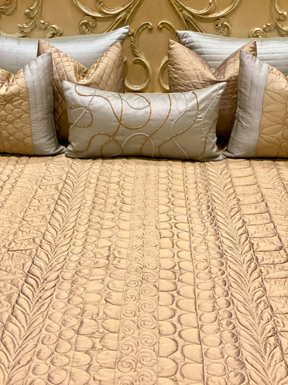 THE GOLD AND SILVER BEDDING SET