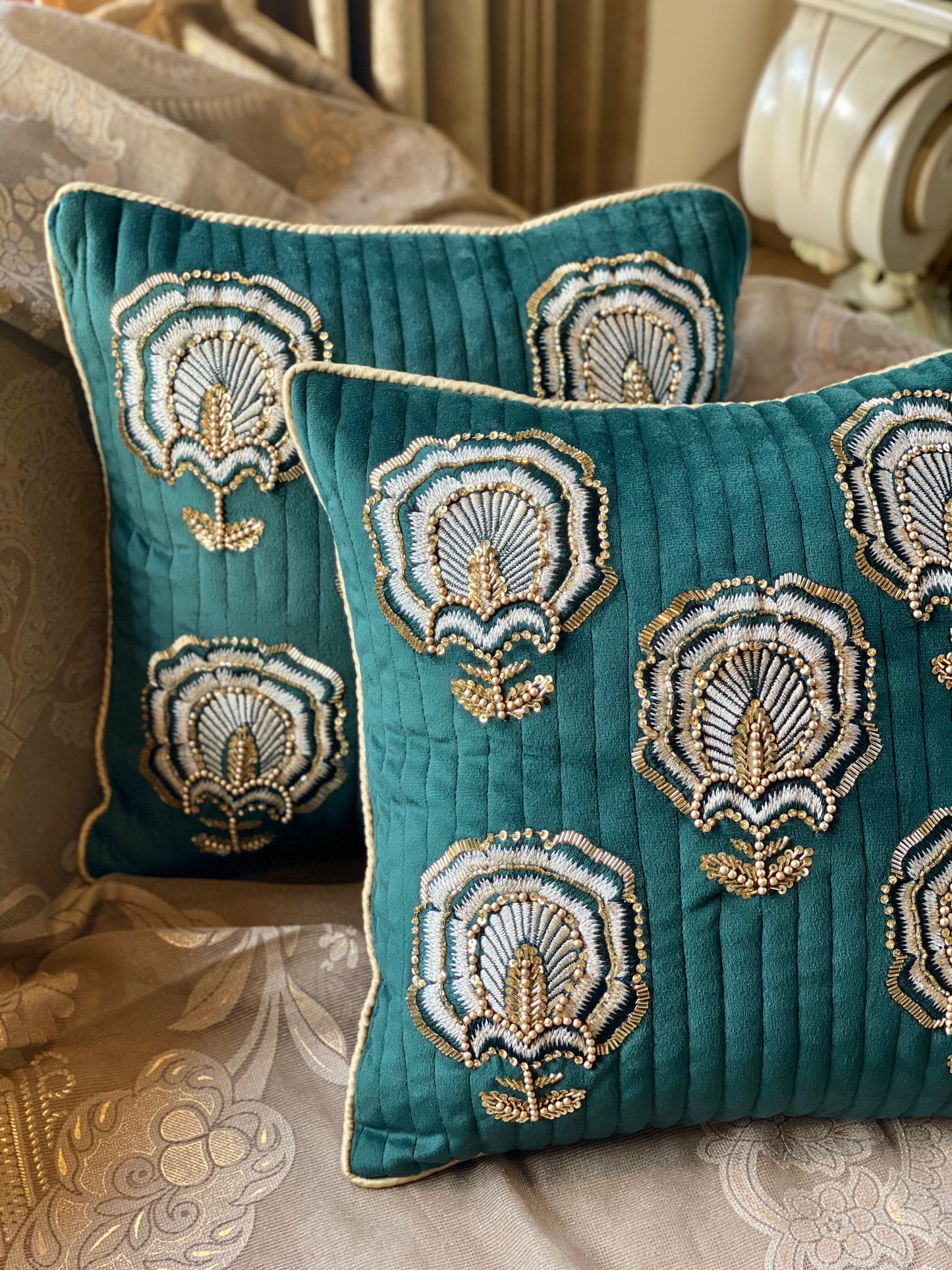 THE EMERALD SHOWER CUSHION COVER