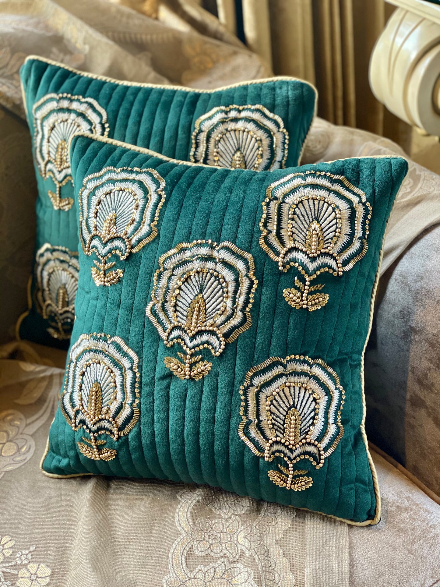 THE EMERALD SHOWER CUSHION COVER