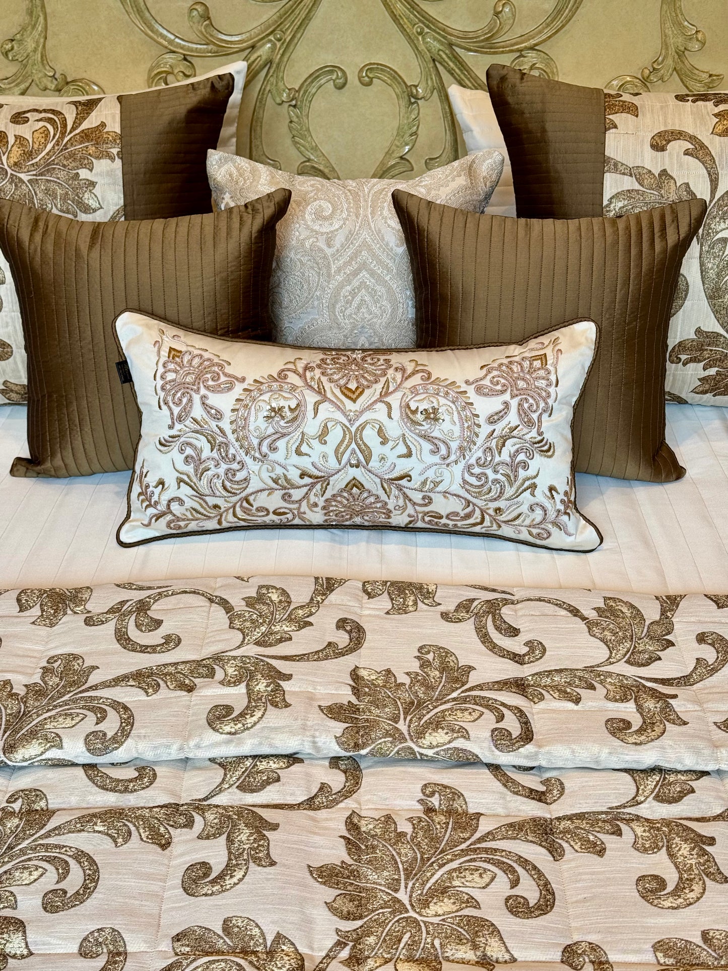 The Gold Jacquard Quilt Set