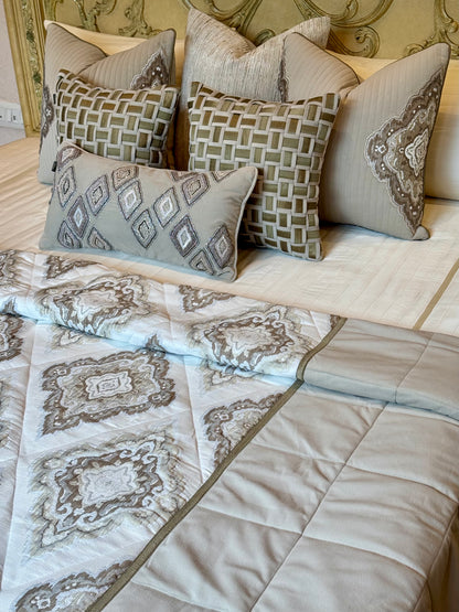 The Imperial Écru Quilt Set