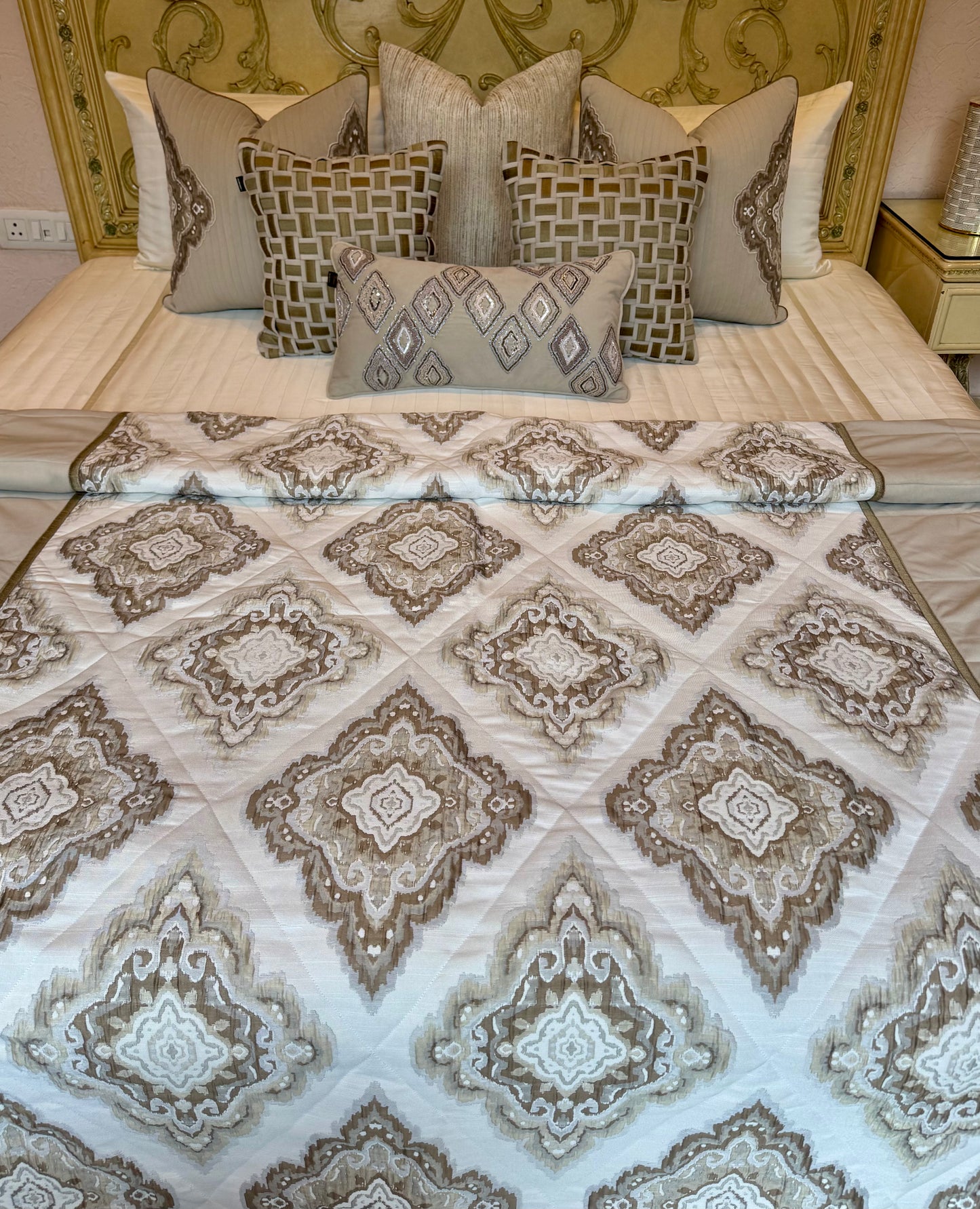 The Imperial Écru Quilt Set