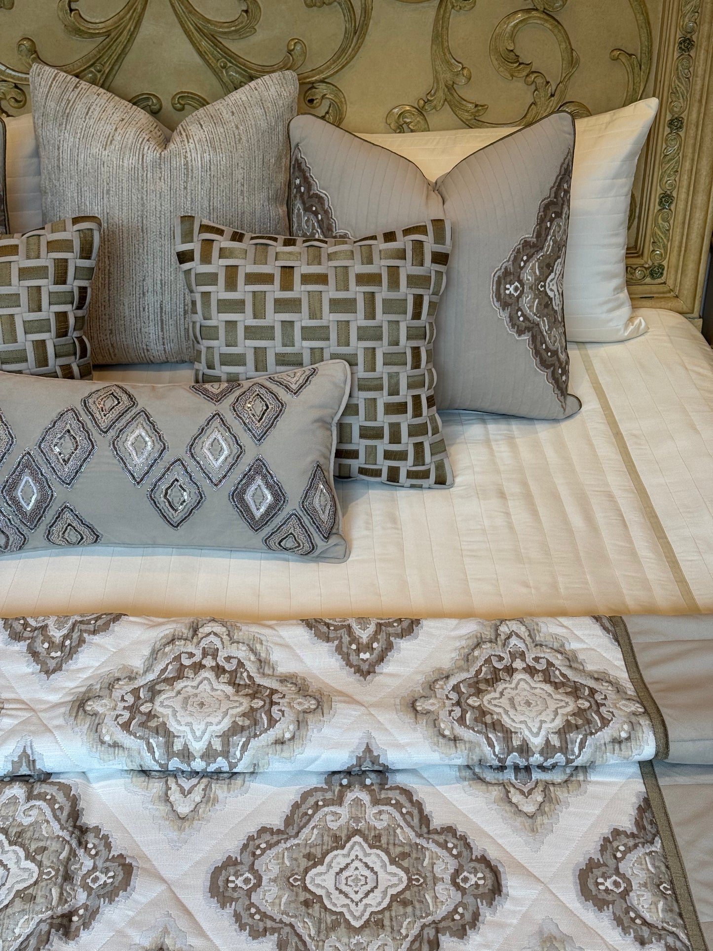 The Imperial Écru Quilt Set