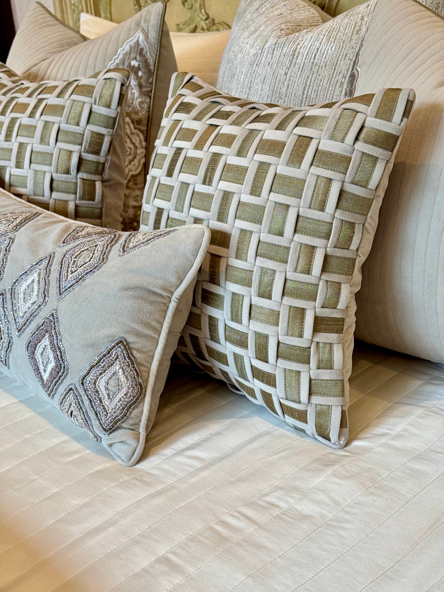 The Imperial Écru Quilt Set