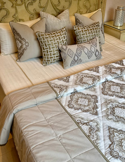 The Imperial Écru Quilt Set