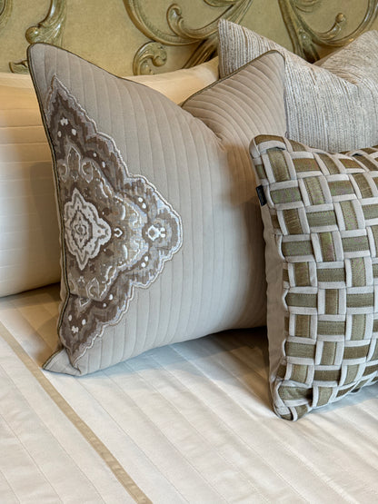The Imperial Écru Quilt Set