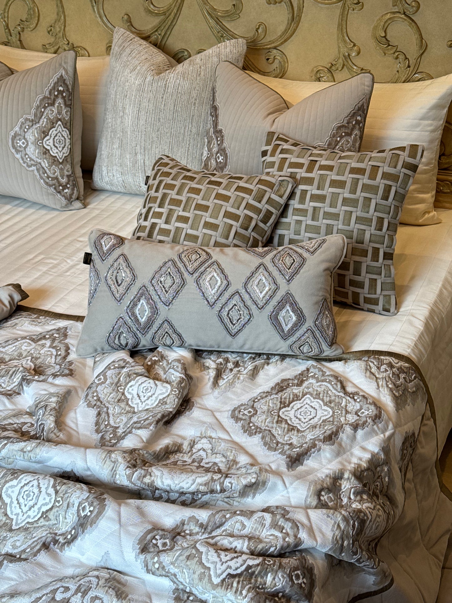 The Imperial Écru Quilt Set