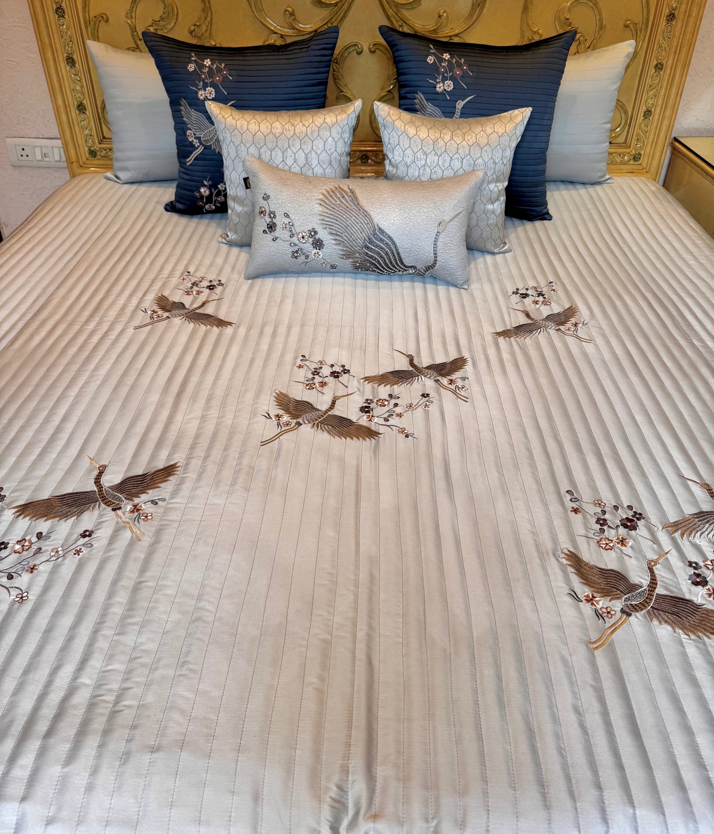 The Light Grey Bird Bedding Set