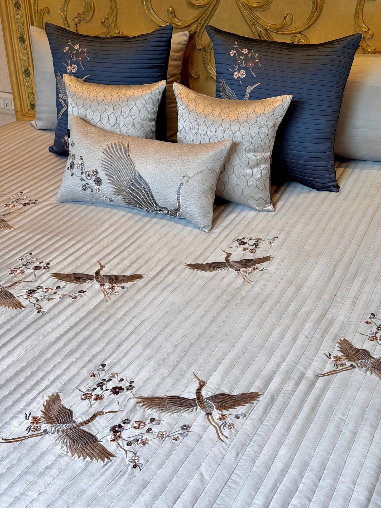 The Light Grey Bird Bedding Set