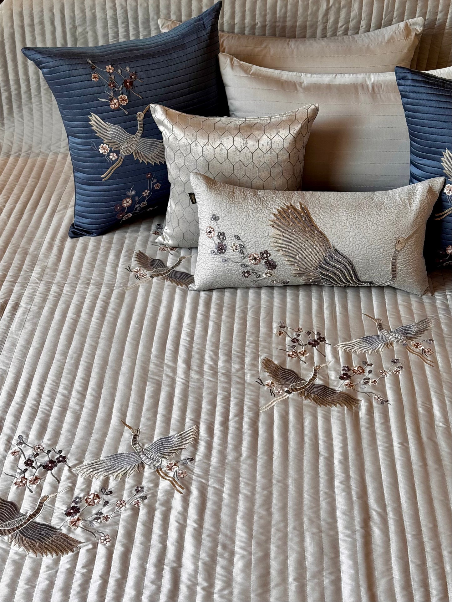 The Light Grey Bird Bedding Set