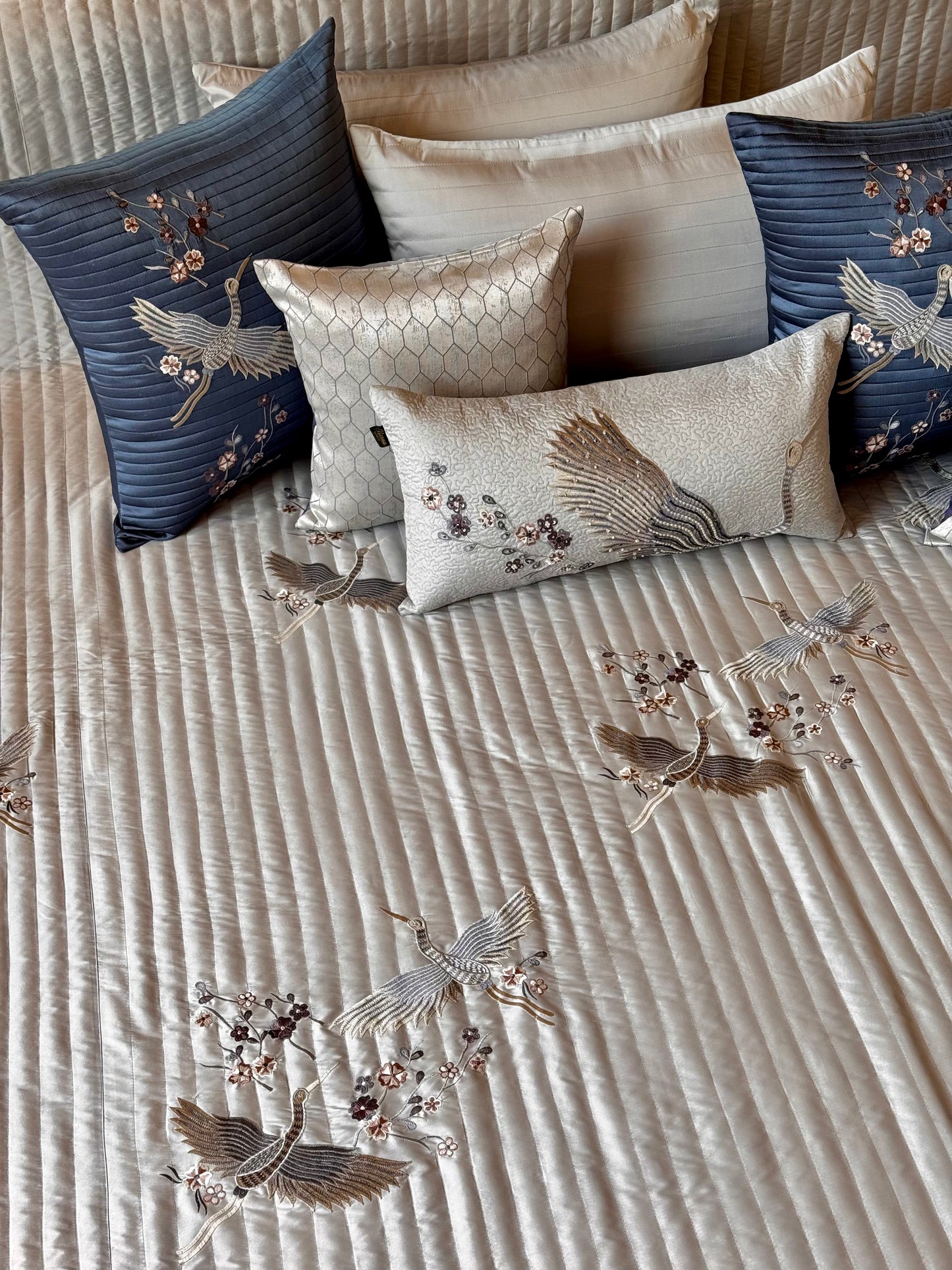 The Light Grey Bird Bedding Set