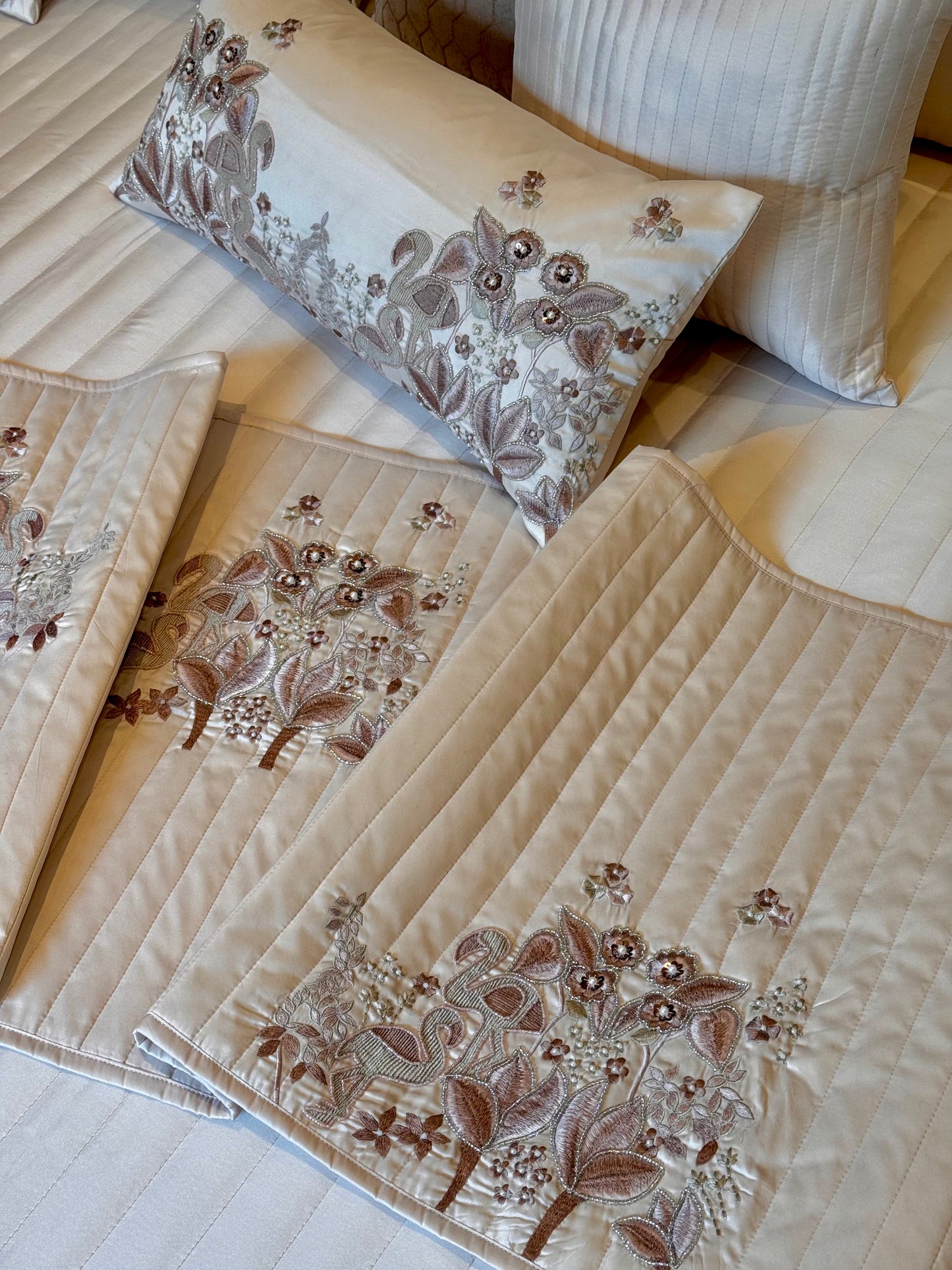 The Blush Swan Bedding Set