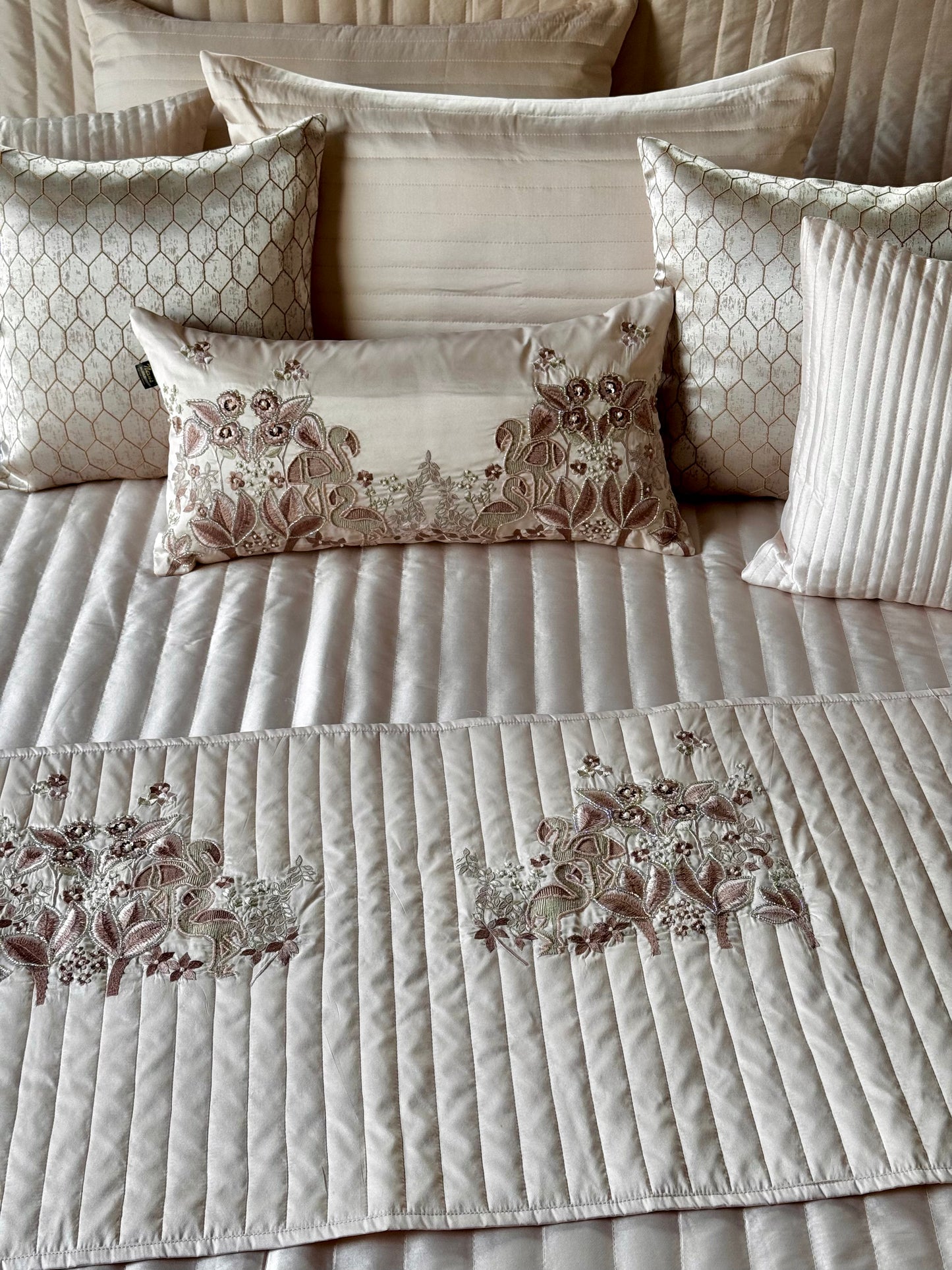 The Blush Swan Bedding Set