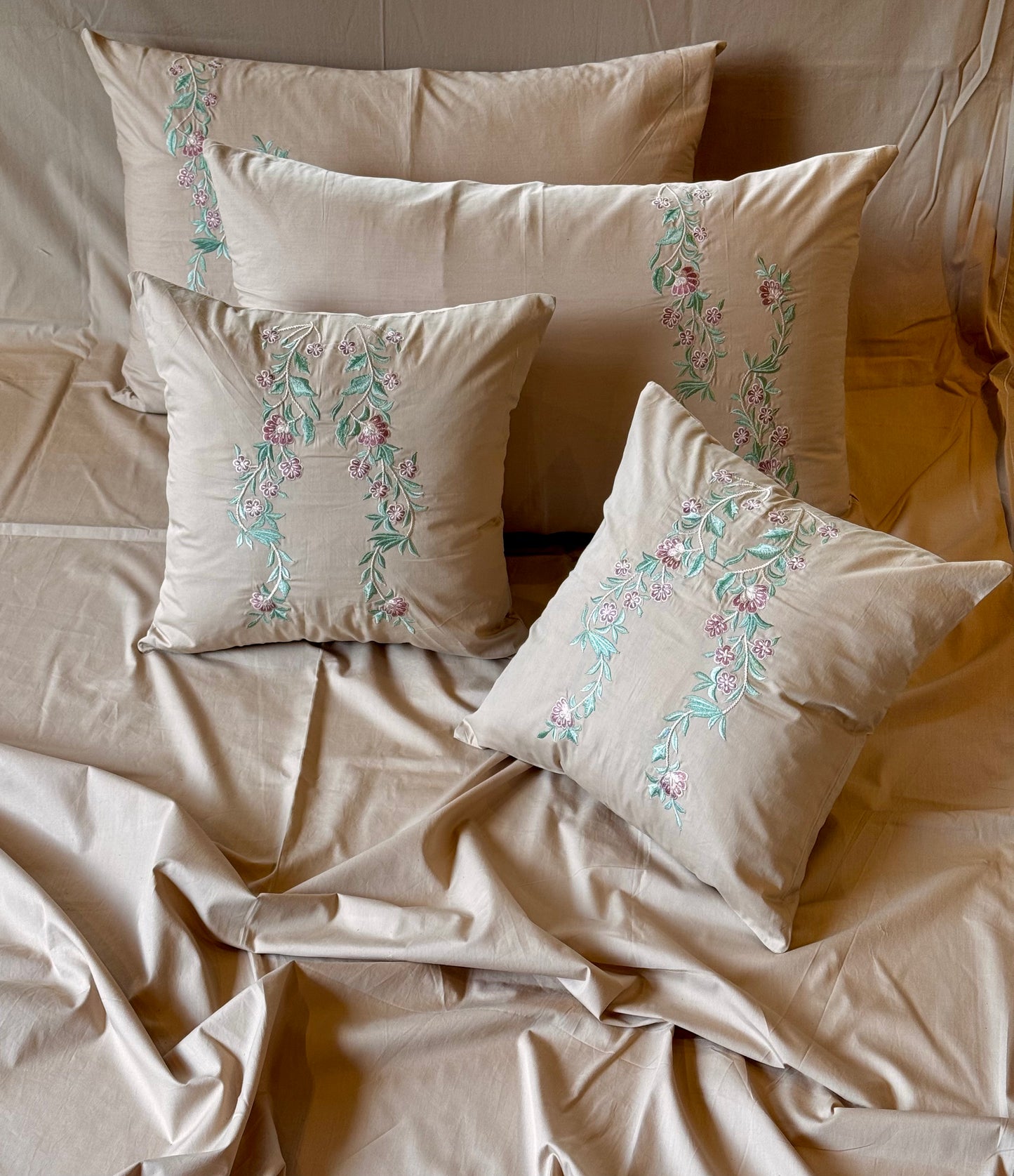 The Floral Wreath Bedsheet